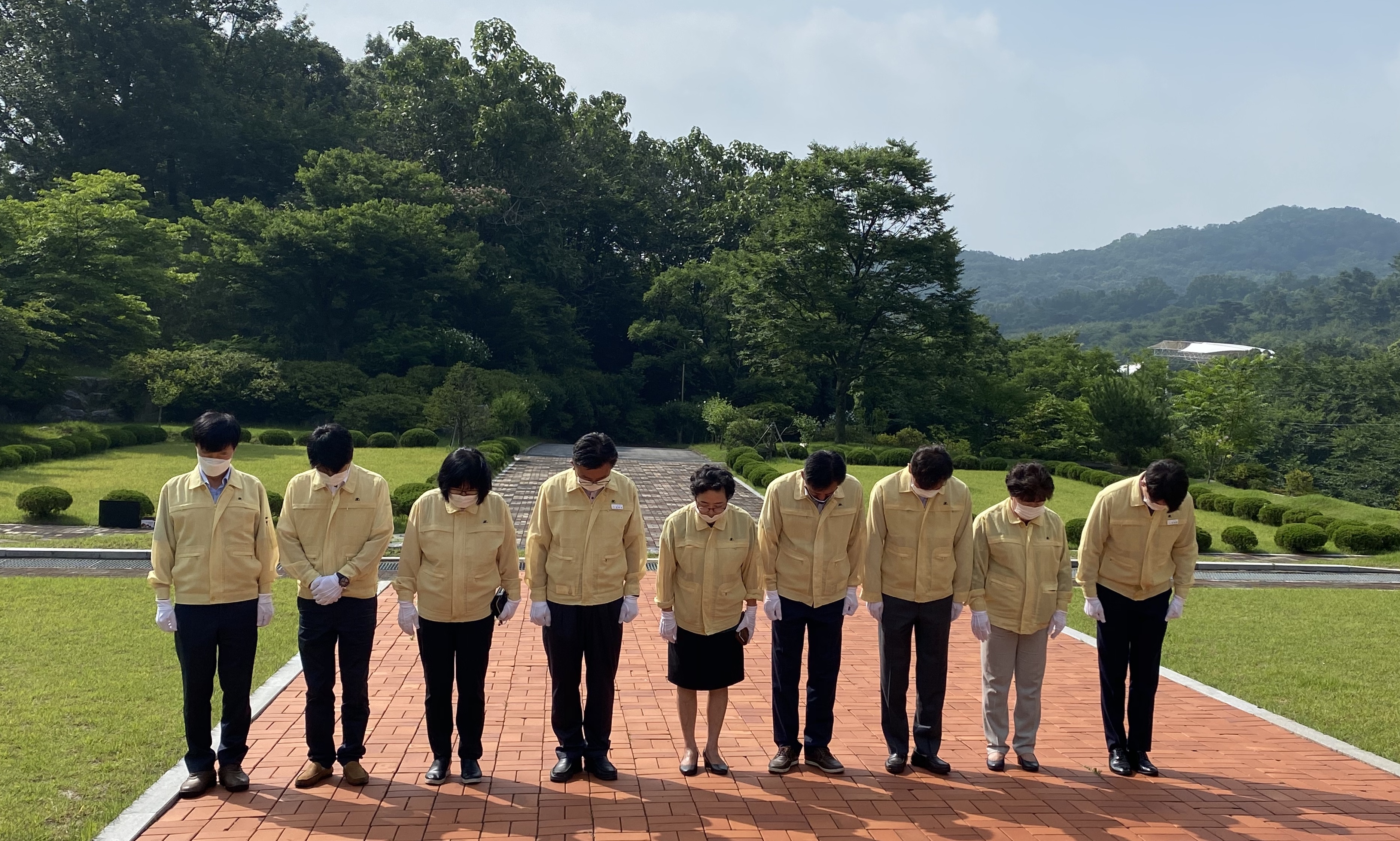 제7대 후반기 이천시의회 현충탑 참배