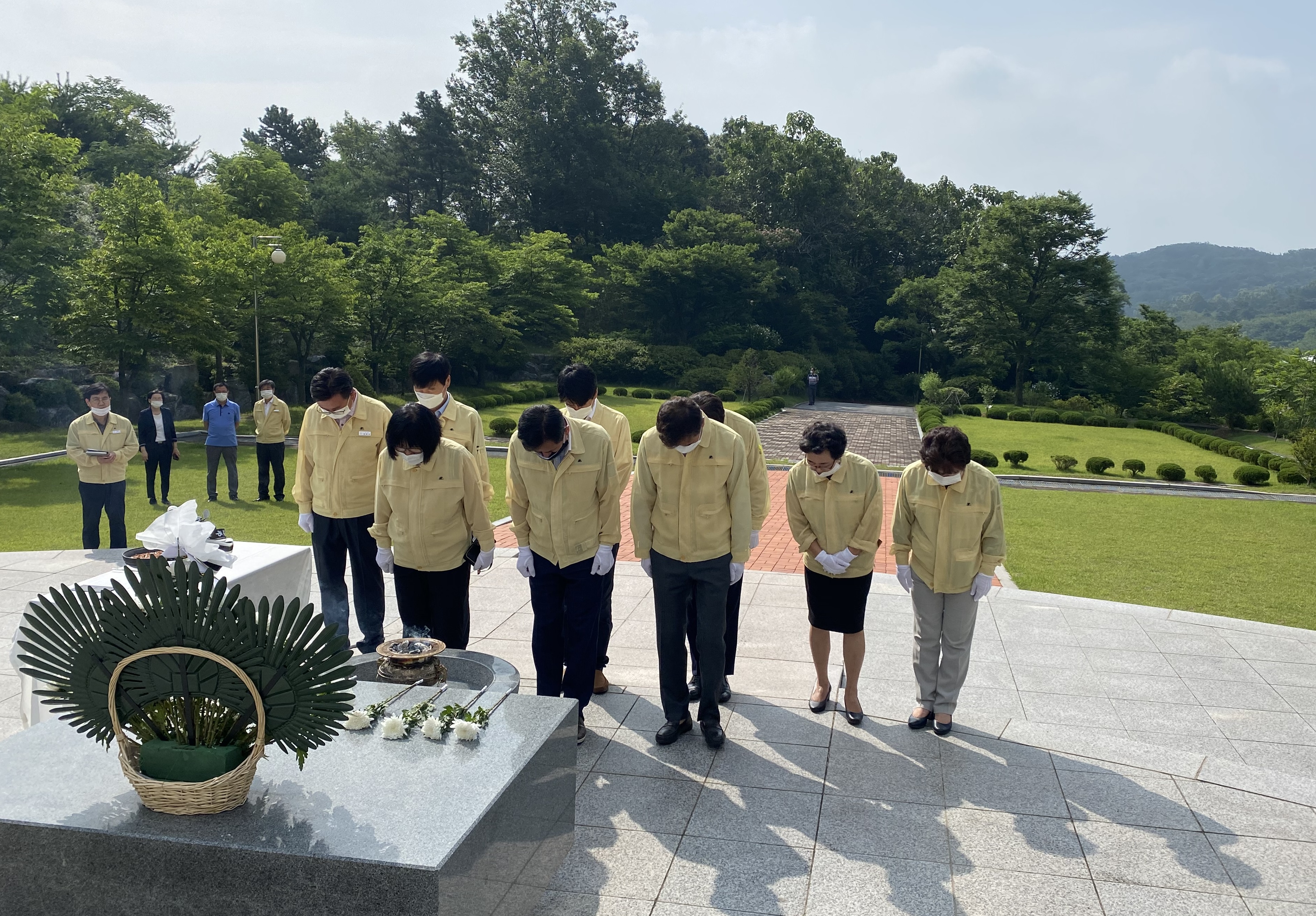 제7대 후반기 이천시의회 현충탑 참배