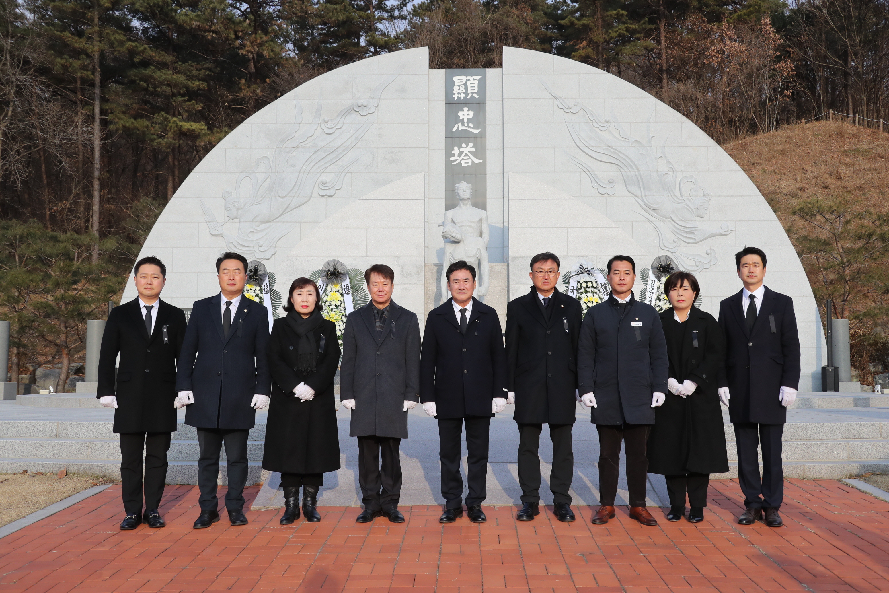 이천시의회, 현충탑 참배 및 시무식으로 을사년 의정활동 시작