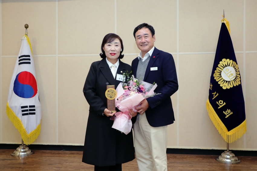 경기동부권시군의장협의회 의정활동 우수의원상 수상(송옥란의원)_5