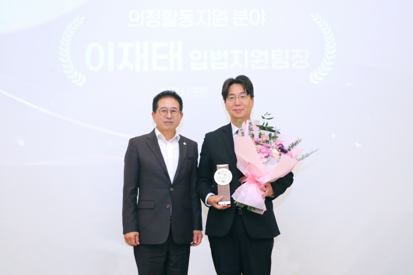 경기동부권시군의장협의회 의정활동 우수의원상 수상(송옥란의원)_8