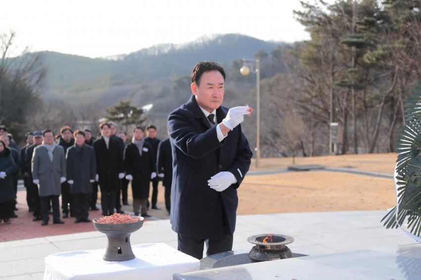 신년 현충탑 참배_3